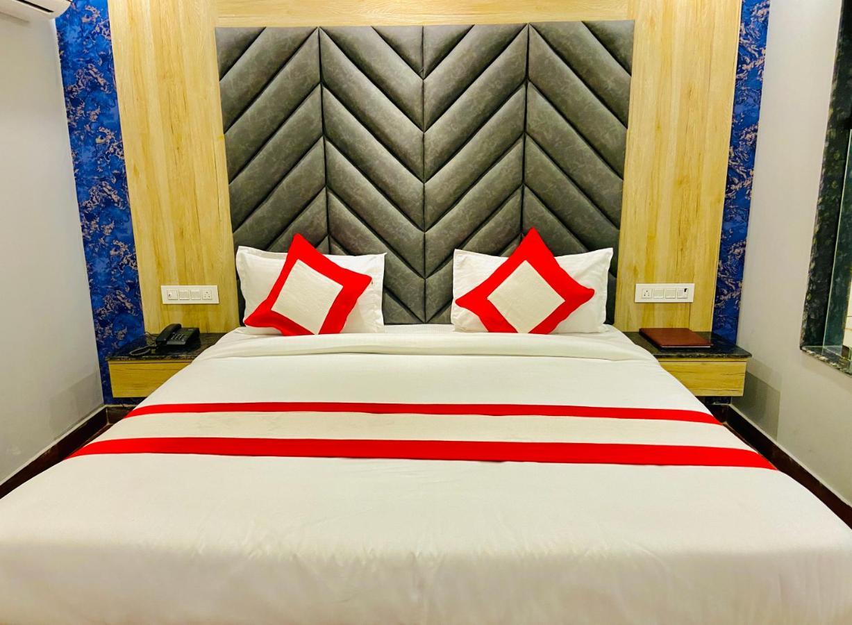 The Eleganza Hotell Jhājra Exteriör bild